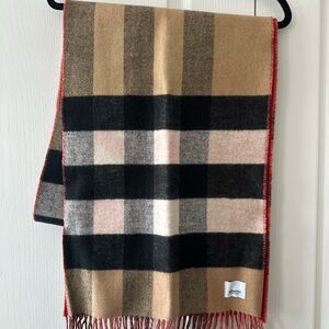 Burberry Reversible Giant Logo Check Cashmere Scarf
Colorway: Archive Beige/Red
